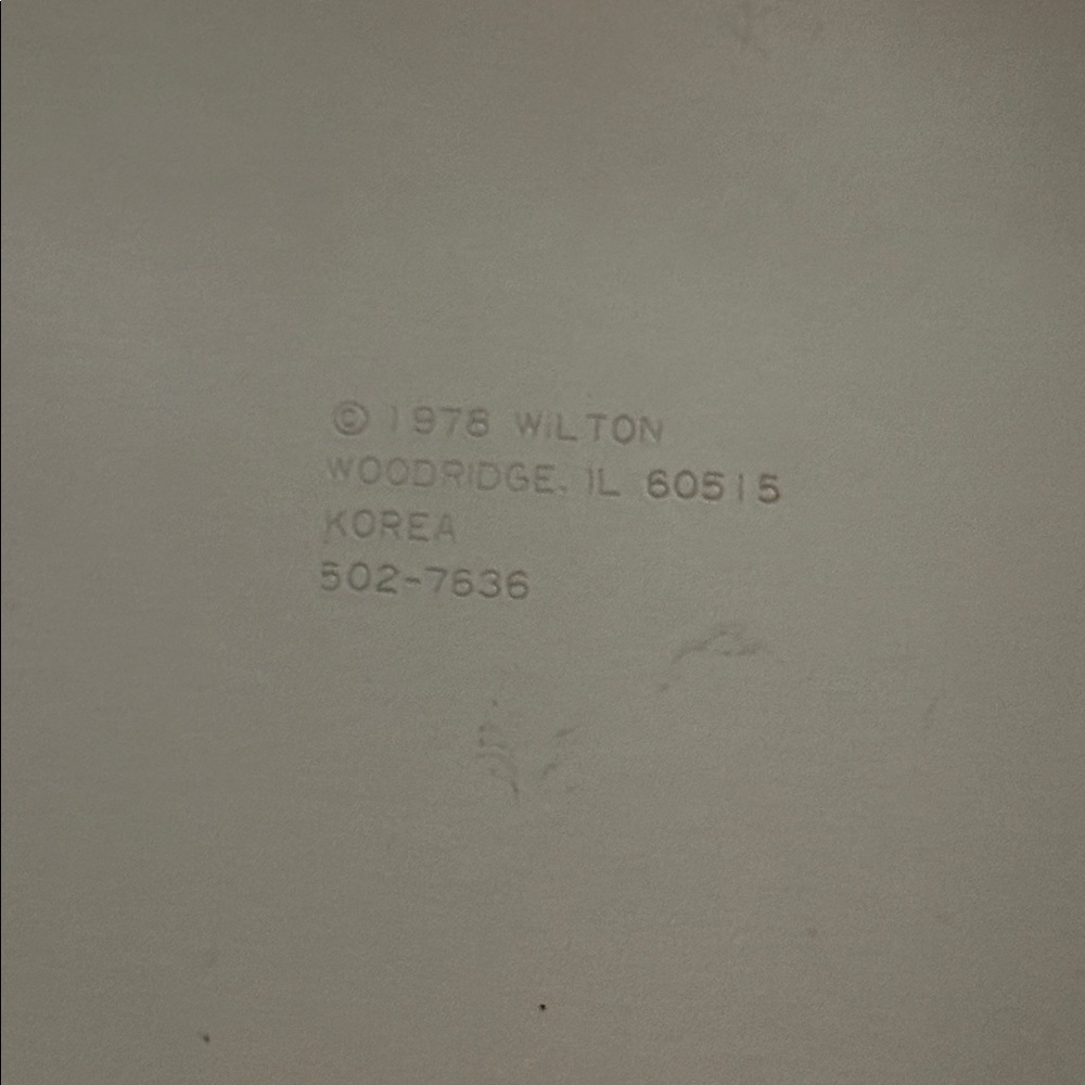 Wilton Silver Dog Cake Pan - Picture 2 of 5